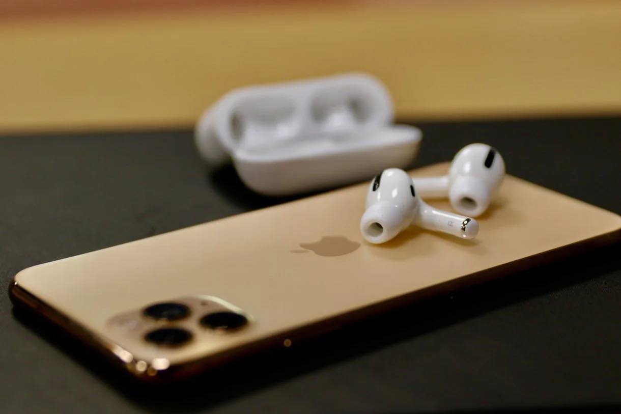 Si tienes iPhone y AirPods, Netflix prepara algo especial - Oddity Noise