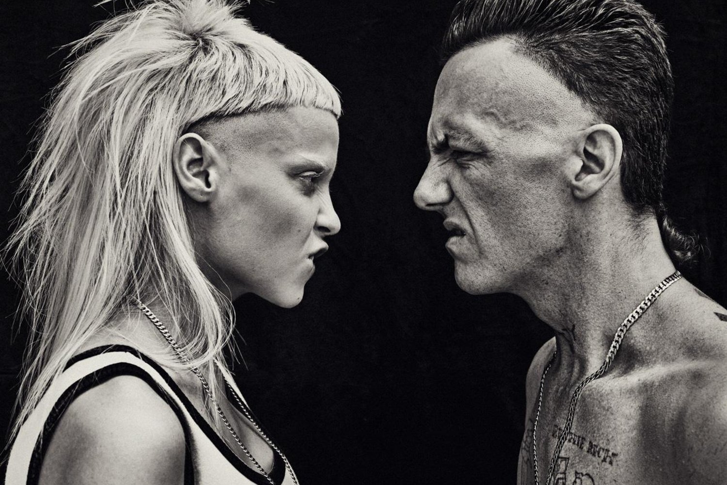 Die Antwoord son acusados de explotación, abuso sexual y esclavitud por su  hijo adoptivo - Oddity Noise